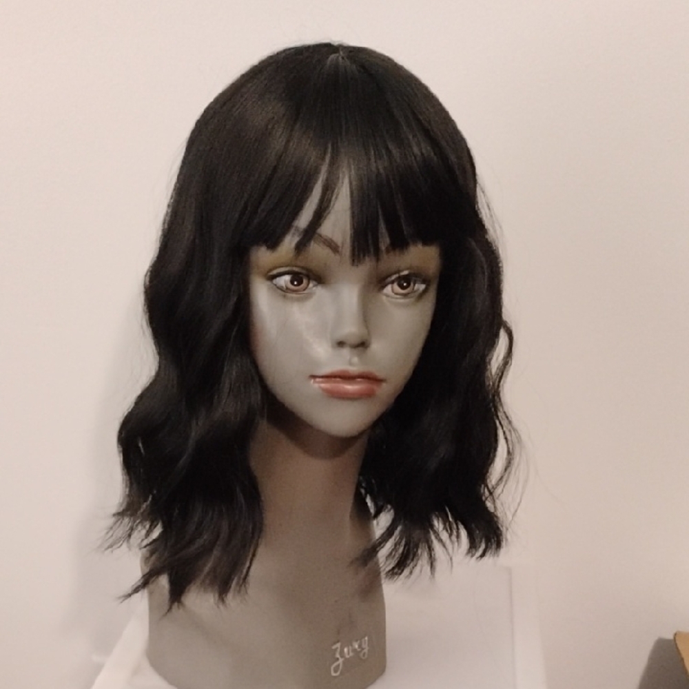 Elegant Black Wavy Wig